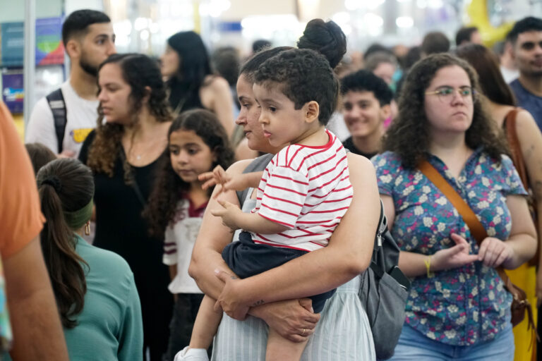 Com 50 mil pessoas, segundo dia da Bienal Internacional do Ceará quebra recorde de público