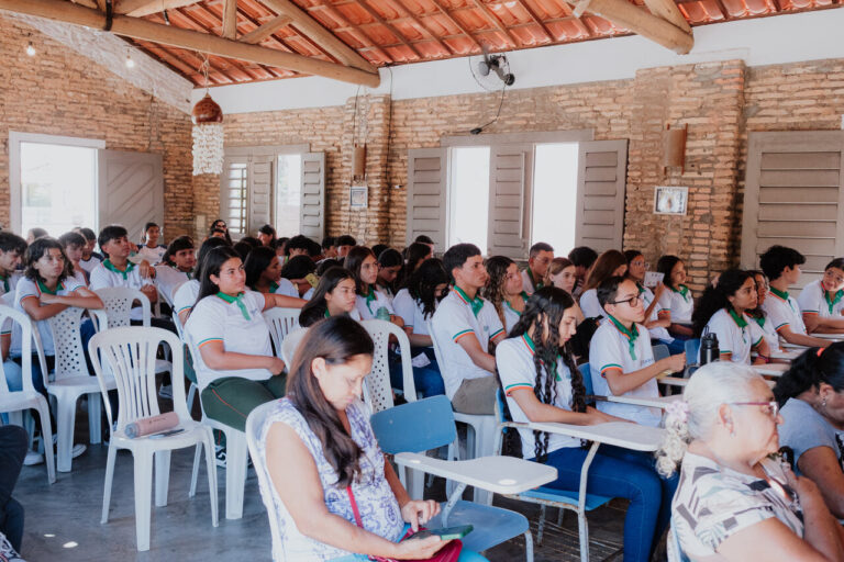 Bienal Ceará Adentro leva atividades culturais para mulheres privadas de liberdade com curadoras do evento