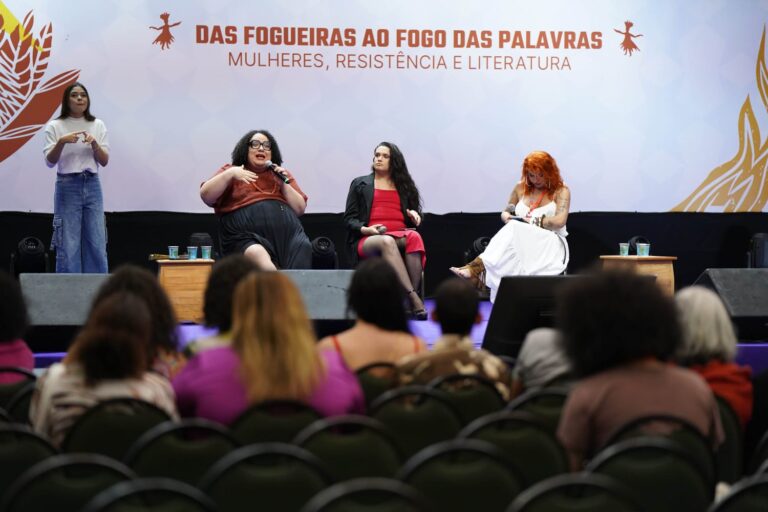 Bienal Internacional do Livro do Ceará: Mesa “Disputando a língua dos palcos: transgeneridade em cena” propõe novos passados para construir diferentes futuros