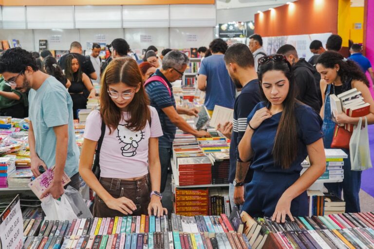 Bienal tem feira, debates, lançamentos, contação de histórias… É tudo ao mesmo tempo! 