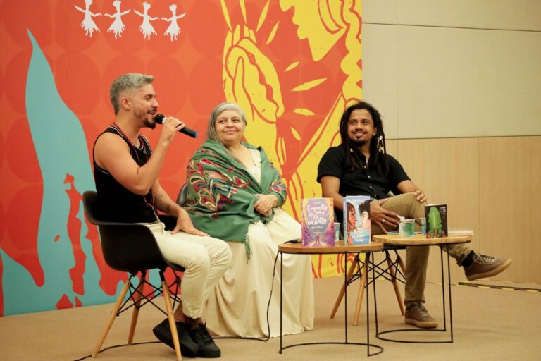 Encontro de Mediadores de Leitura na Bienal do Livro encerra com roda de conversa com Pedro Rhuas e Rômulo Silva