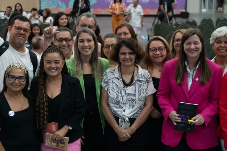 Mesa “Leitura que muda o mundo e a vida das mulheres” traz a importância do livro para a vida e a luta das mulheres na política