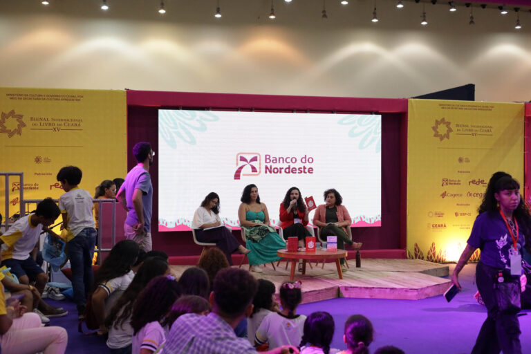 Praça Emília Freitas: encontros, lançamentos e diversidade literária