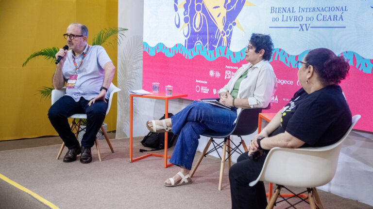 Mesa discute sobre o impacto do livro na cultura e na educação na Bienal do Livro do Ceará