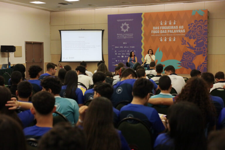 Bienal do Livro: Museu do Ceará realiza palestras para estudantes sobre 1º jornal do estado e correspondência de mulheres